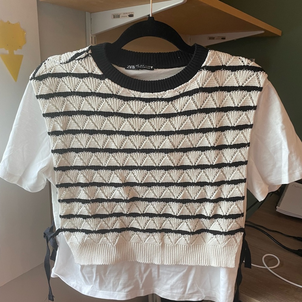 Zara Black and Cream Patterned Short Sleeve Top